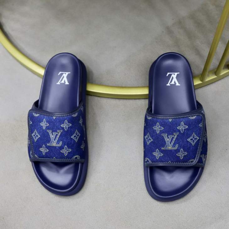 Picture of Louis Vuitton Slippers _SKULVsz38-44hnx06271473